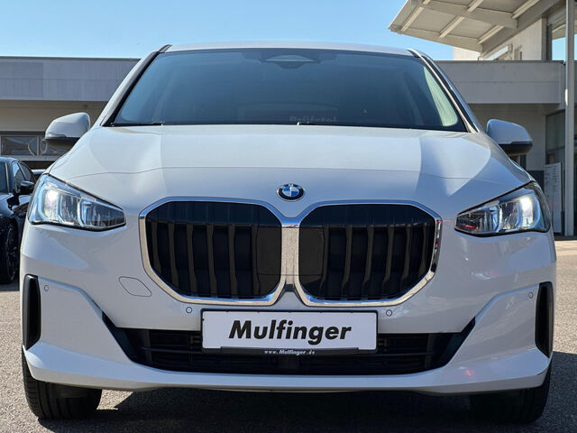 BMW 220 Active Tourer 220i AT. Kamera LED HiFi Widescreen Lenkradheiz Bluetooth Navi Klima PDC el. Fenster Ansicht 3 für Fahrzeugdetailseite