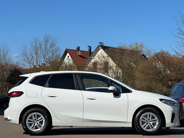 BMW 220 Active Tourer 220i AT. Kamera LED HiFi Widescreen Lenkradheiz Bluetooth Navi Klima PDC el. Fenster Ansicht 4 für Fahrzeugdetailseite