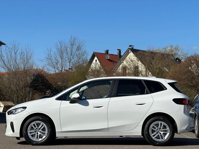 BMW 220 Active Tourer 220i AT. Kamera LED HiFi Widescreen Lenkradheiz Bluetooth Navi Klima PDC el. Fenster Ansicht 8 für Fahrzeugdetailseite