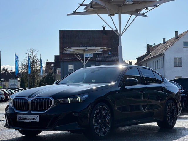 BMW 520 d xDr.M Sport Standh.AHK SurView Sitzbel.20 Sportpaket Bluetooth HUD Navi LED Vollleder Klima Sta Ansicht 3 für Fahrzeugdetailseite