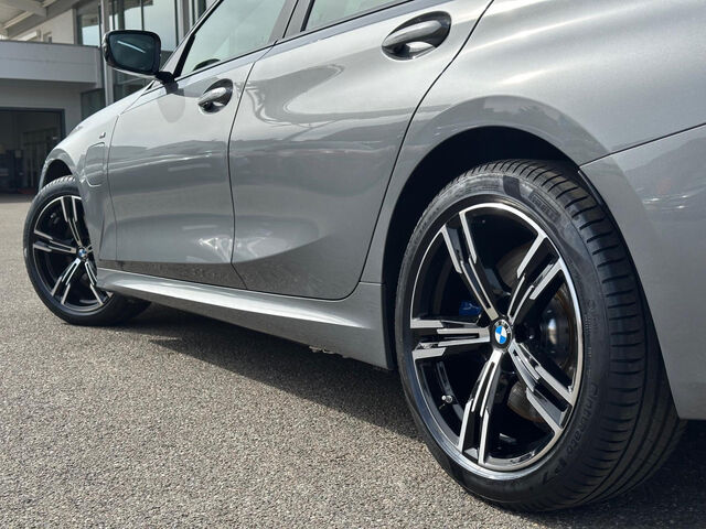 BMW 330 e M Sport HUD SuView GlasD.Lenkradh.Ha/Ka.AHK Sportpaket Bluetooth Navi LED Klima Aktivlenkung St Ansicht 10 für Fahrzeugdetailseite
