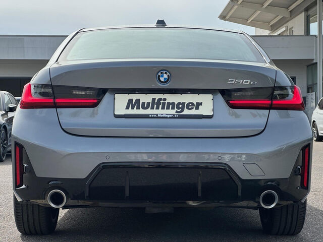 BMW 330 e M Sport HUD SuView GlasD.Lenkradh.Ha/Ka.AHK Sportpaket Bluetooth Navi LED Klima Aktivlenkung St Ansicht 8 für Fahrzeugdetailseite