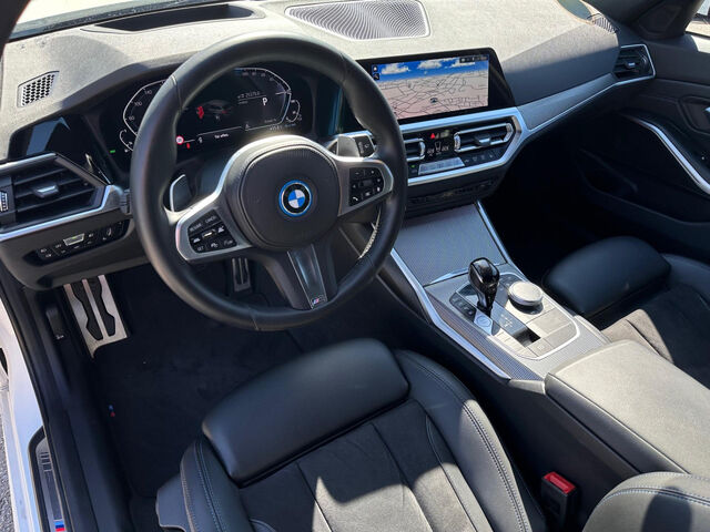 BMW 330 e T.xDr.M Sport HUD ACC Laser SuView.HiFi AHK Sportpaket Bluetooth Navi Klima Standhzg PDC el. Fe Ansicht 10 für Fahrzeugdetailseite
