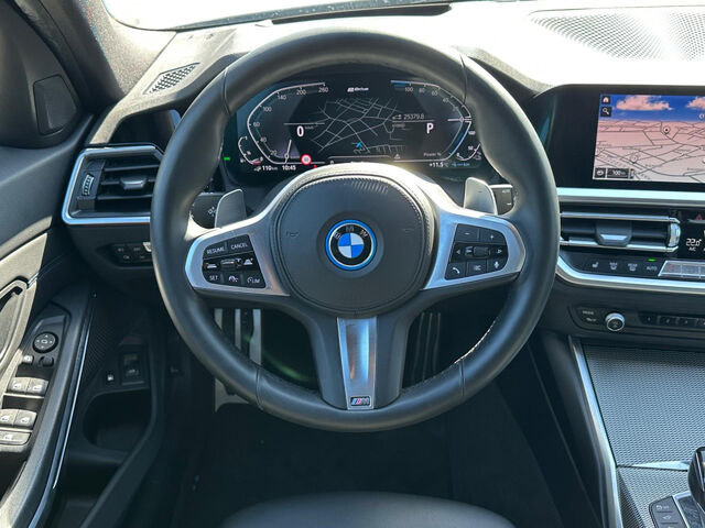 BMW 330 e T.xDr.M Sport HUD ACC Laser SuView.HiFi AHK Sportpaket Bluetooth Navi Klima Standhzg PDC el. Fe Ansicht 12 für Fahrzeugdetailseite