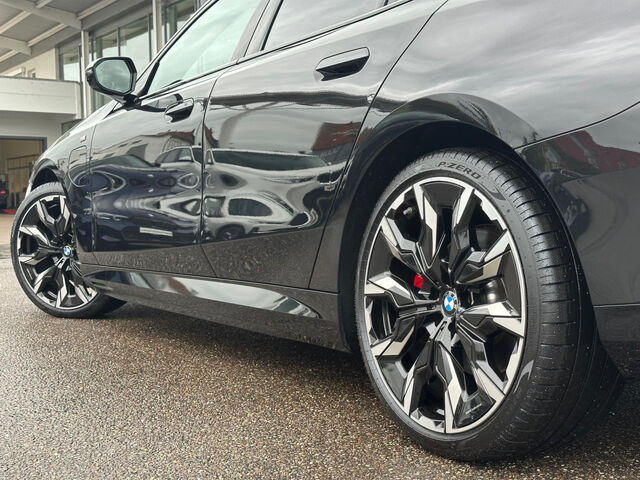 BMW 530 e xDr.M Sport Pro IntAktiv.ACC Pano.B&W AHK21 Sportpaket Bluetooth HUD Navi LED Vollleder Klima A Ansicht 10 für Fahrzeugdetailseite