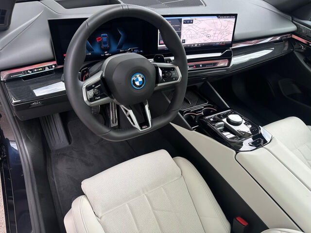 BMW 550 e T.xDr.M Sport Pro ACC HUD PanoD.SitzBel.AHK Sportpaket Bluetooth Navi LED Klima Aktivlenkung St Ansicht 12 für Fahrzeugdetailseite