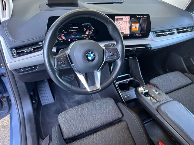 BMW 223 Active Tourer 223d xDrive AT.Sports.HUD ACC SuView Ad-LED AHK Bluetooth Navi Klima PDC el. Fenster Ansicht 12 für Fahrzeugdetailseite