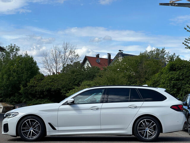 BMW 530 d xDr.T.M Sport ACC LiveProf.Kamera HiFi AHK Sportpaket Bluetooth Navi LED Vollleder Klima PDC el Ansicht 5 für Fahrzeugdetailseite
