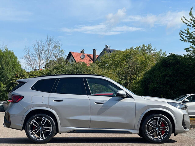 BMW X1 x23d M Sport PRO Massage ACC Pano.360Â°H/K.AHK Sportpaket Bluetooth HUD Navi LED Klima PDC el. Ansicht 6 für Fahrzeugdetailseite