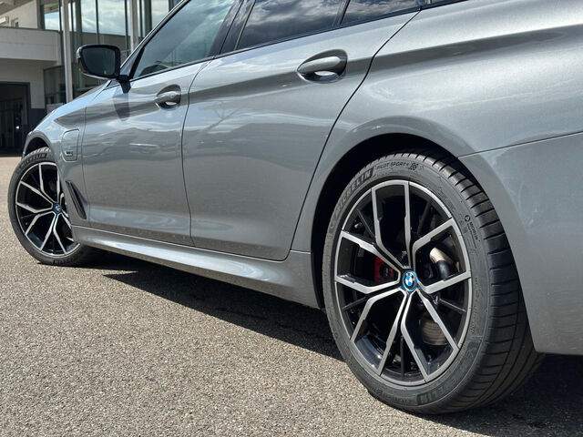 BMW 530 e T.M Sport Pro HUD Sitzbel.SoftCl.SuView.19 Sportpaket Bluetooth Navi LED Vollleder Klima PDC el Ansicht 10 für Fahrzeugdetailseite