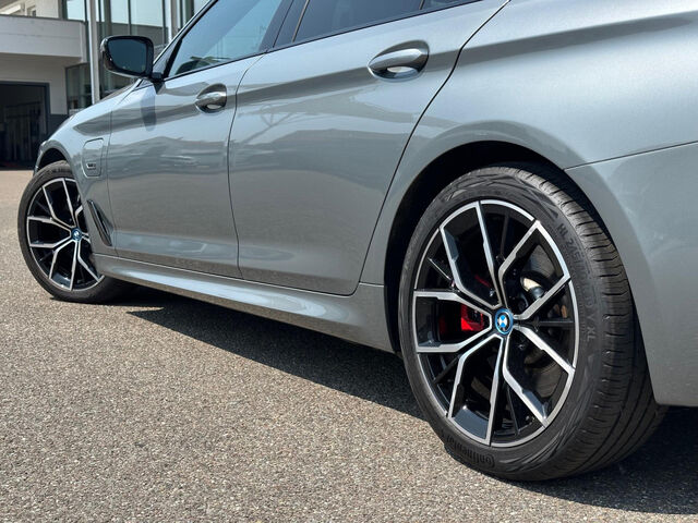 BMW 530 e T.M Sport Pro HUD Sitzbel.SoftCl.SuView.19 Sportpaket Bluetooth Navi LED Vollleder Klima PDC el Ansicht 10 für Fahrzeugdetailseite
