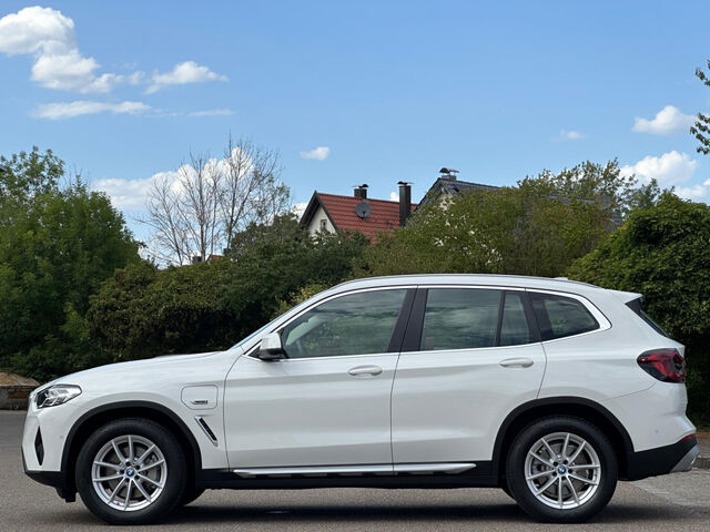 BMW X3 x30e Sports.HUD SurView.LiveProf.HiFi DrivAss Bluetooth Navi LED Klima Standhzg PDC el. Fenster Ansicht 5 für Fahrzeugdetailseite