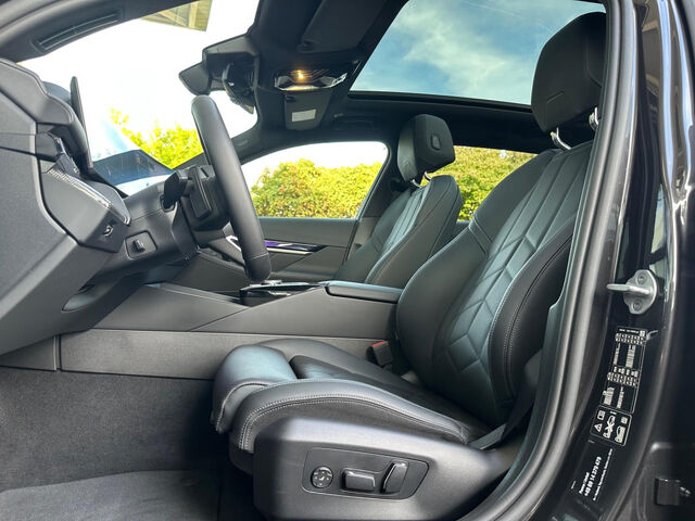 BMW 520 d xDr.T. M Sport Standh.PanoD.AHK Sitzbel.20 Sportpaket Bluetooth HUD Navi LED Vollleder Klima St Ansicht 10 für Fahrzeugdetailseite