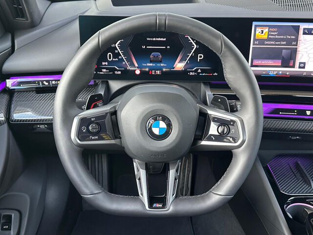 BMW 520 d xDr.T. M Sport Standh.PanoD.AHK Sitzbel.20 Sportpaket Bluetooth HUD Navi LED Vollleder Klima St Ansicht 13 für Fahrzeugdetailseite