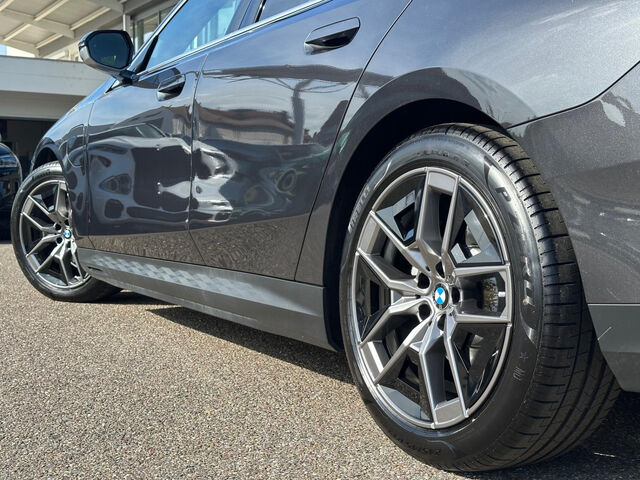 BMW 530 e Iconic AutobahnAss.ACC 360°Sitzbel.H/K.AHK Bluetooth HUD Navi LED Vollleder Klima Standhzg PDC Ansicht 10 für Fahrzeugdetailseite