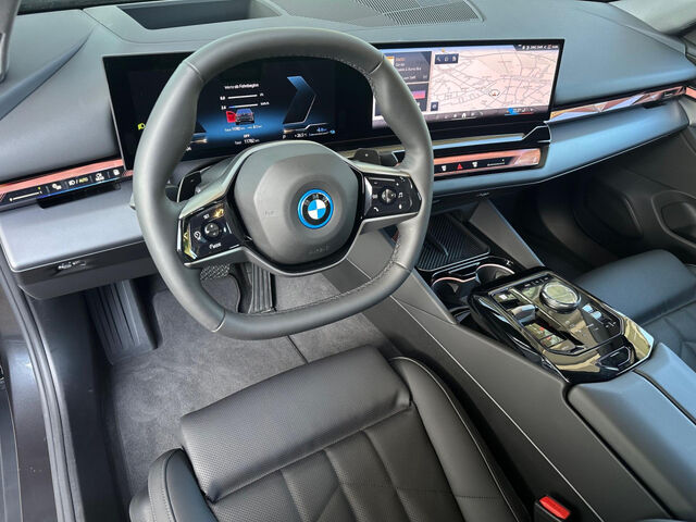 BMW 530 e Iconic AutobahnAss.ACC 360°Sitzbel.H/K.AHK Bluetooth HUD Navi LED Vollleder Klima Standhzg PDC Ansicht 12 für Fahrzeugdetailseite