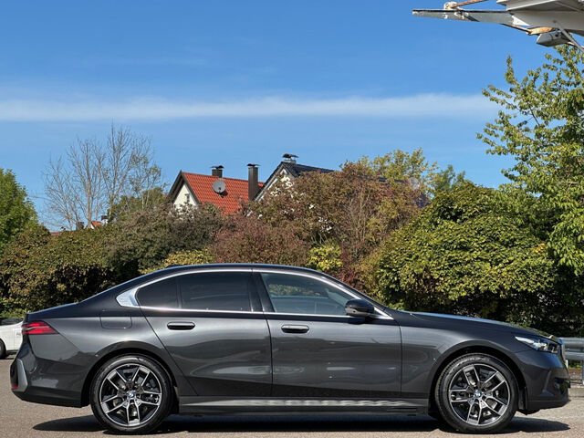 BMW 530 e Iconic AutobahnAss.ACC 360°Sitzbel.H/K.AHK Bluetooth HUD Navi LED Vollleder Klima Standhzg PDC Ansicht 6 für Fahrzeugdetailseite