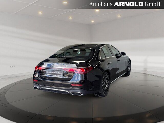 MERCEDES-BENZ E 220 d 4M AMG-Line Ansicht 4 für Fahrzeugdetailseite