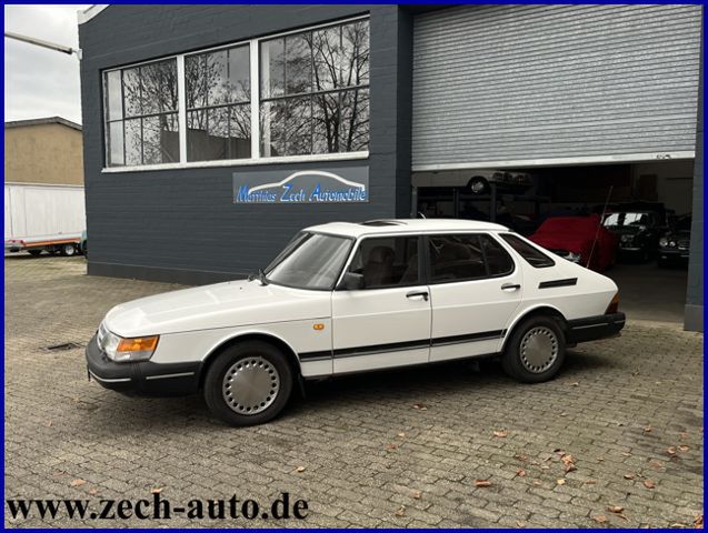 SAAB 900