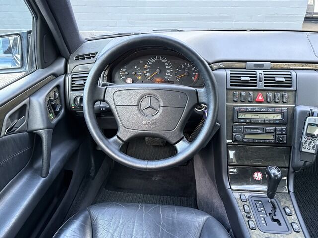 MERCEDES-BENZ E 280 Avantgarde * Leder * Xenon * PDC