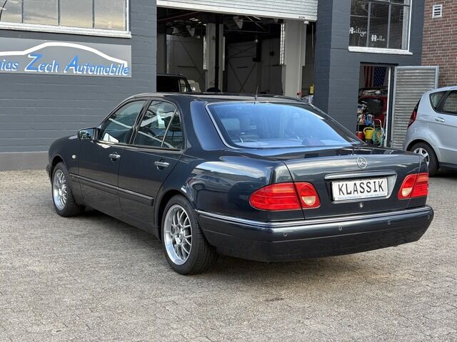 MERCEDES-BENZ E 280 Avantgarde * Leder * Xenon * PDC