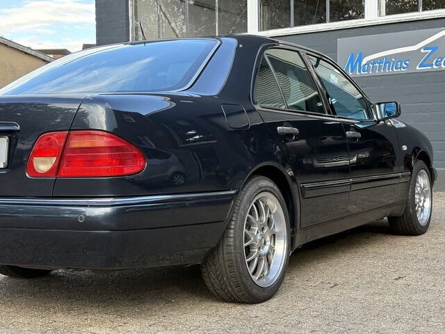 MERCEDES-BENZ E 280 Avantgarde * Leder * Xenon * PDC