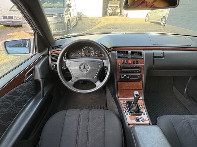 MERCEDES-BENZ E 230 T Classic * Klima * HU neu