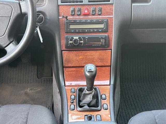 MERCEDES-BENZ E 230 T Classic * Klima * HU neu