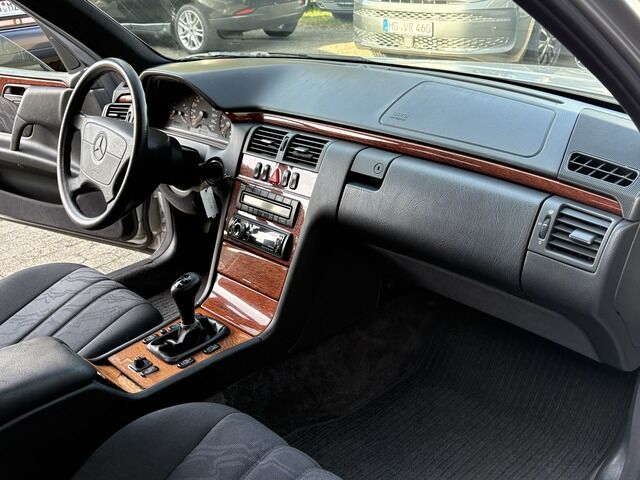 MERCEDES-BENZ E 230 T Classic * Klima * HU neu