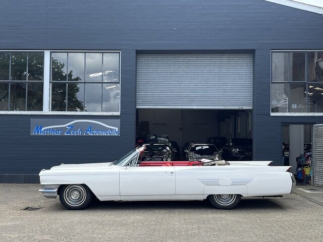 CADILLAC Deville