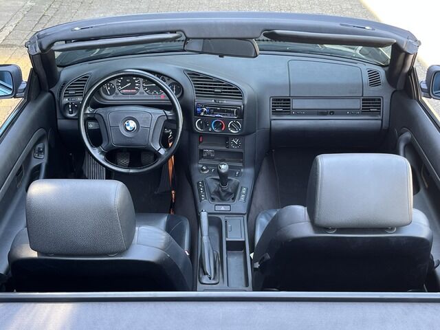 BMW 318 i Cabrio E 36 * Triple Black * Leder