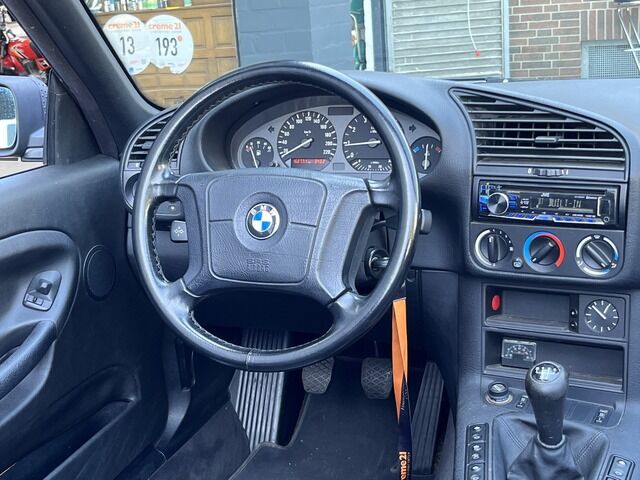 BMW 318 i Cabrio E 36 * Triple Black * Leder
