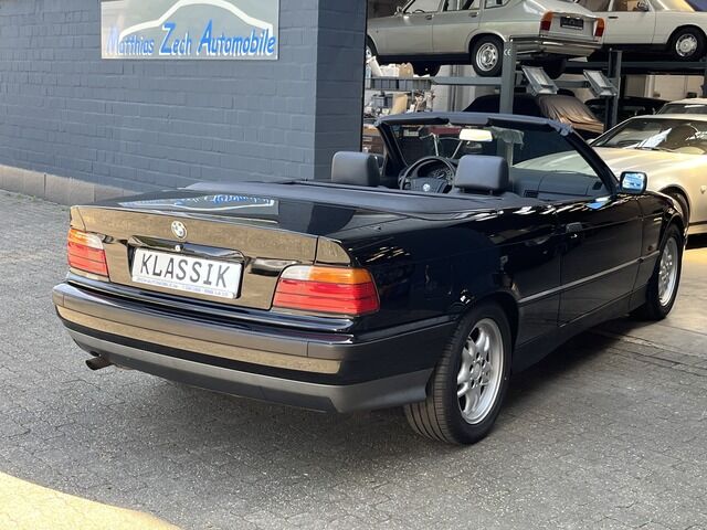 BMW 318 i Cabrio E 36 * Triple Black * Leder