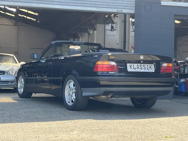 BMW 318 i Cabrio E 36 * Triple Black * Leder