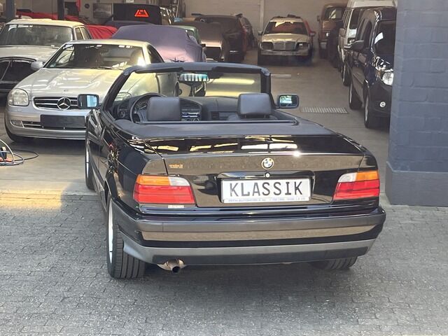 BMW 318 i Cabrio E 36 * Triple Black * Leder