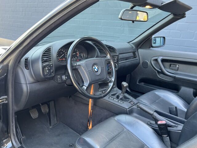 BMW 318 i Cabrio E 36 * Triple Black * Leder