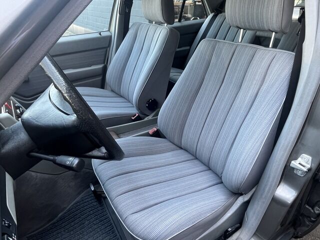 MERCEDES-BENZ 230 E W 124 Automatik * ESSD * 1. Lack