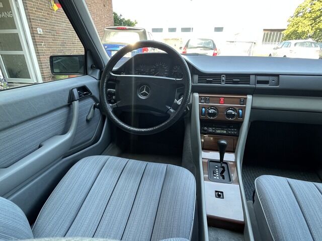 MERCEDES-BENZ 230 E W 124 Automatik * ESSD * 1. Lack