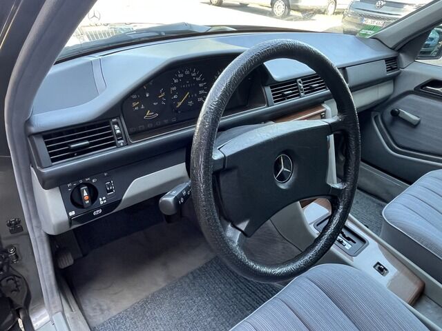 MERCEDES-BENZ 230 E W 124 Automatik * ESSD * 1. Lack