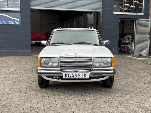 MERCEDES-BENZ E 200 T S123 *SSD *5 Gang *AHK *EFH