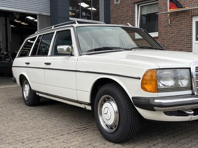 MERCEDES-BENZ E 200 T S123 *SSD *5 Gang *AHK *EFH