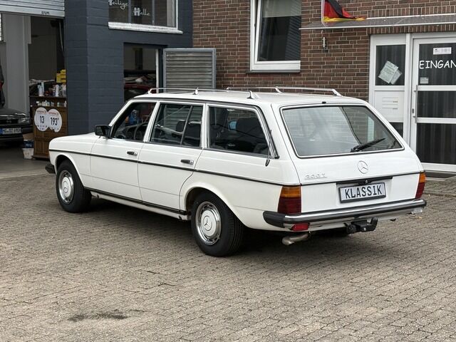 MERCEDES-BENZ E 200 T S123 *SSD *5 Gang *AHK *EFH