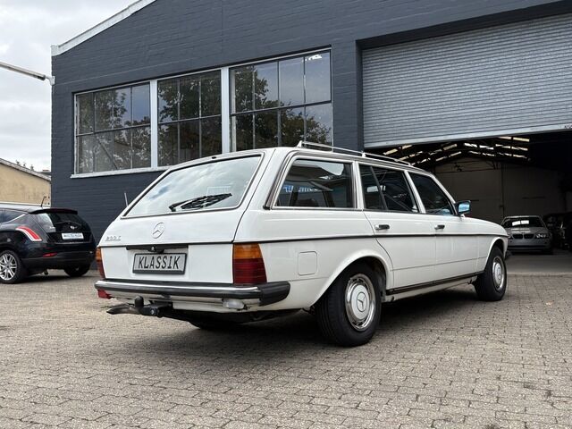 MERCEDES-BENZ E 200 T S123 *SSD *5 Gang *AHK *EFH