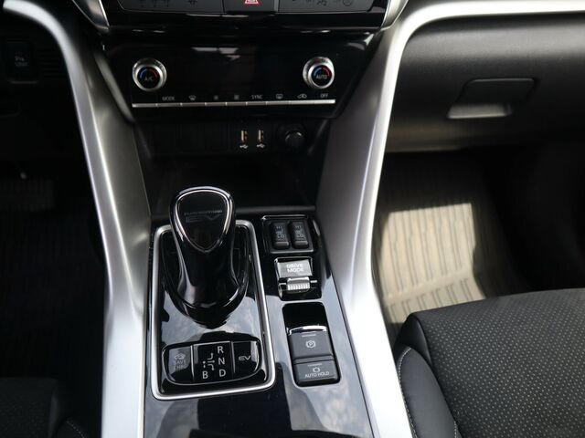MITSUBISHI Eclipse Cross Plus Hybrid 4WD LED,PDC,ACAA,SHZ,UVM...... Ansicht 17 für Fahrzeugdetailseite