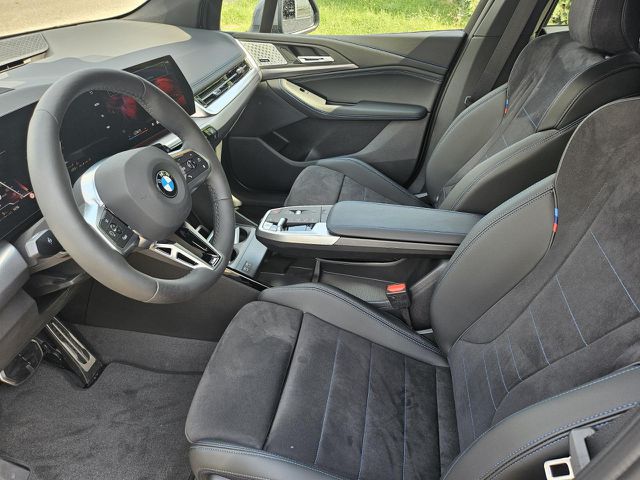 BMW 218 Active Tourer 218i AT. M Sport HUD ACC SuView Ad-LED H/K AHK Sportpaket Bluetooth Navi Klima PDC el. Fenster Ansicht 11 für Fahrzeugdetailseite
