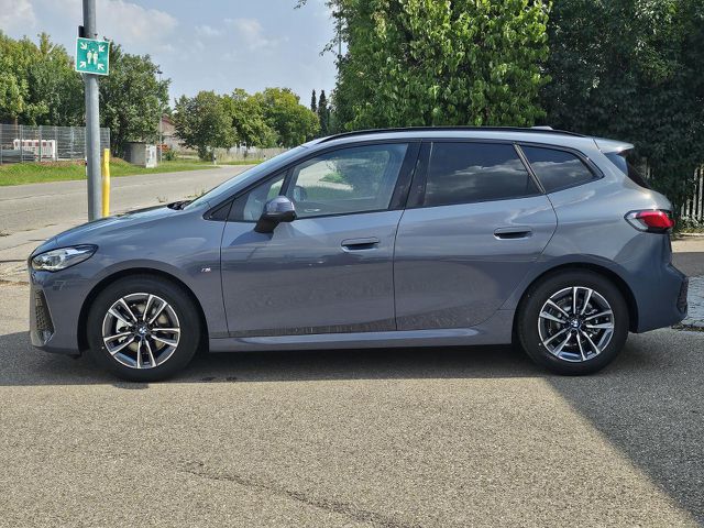 BMW 218 Active Tourer 218i AT. M Sport HUD ACC SuView Ad-LED H/K AHK Sportpaket Bluetooth Navi Klima PDC el. Fenster Ansicht 5 für Fahrzeugdetailseite