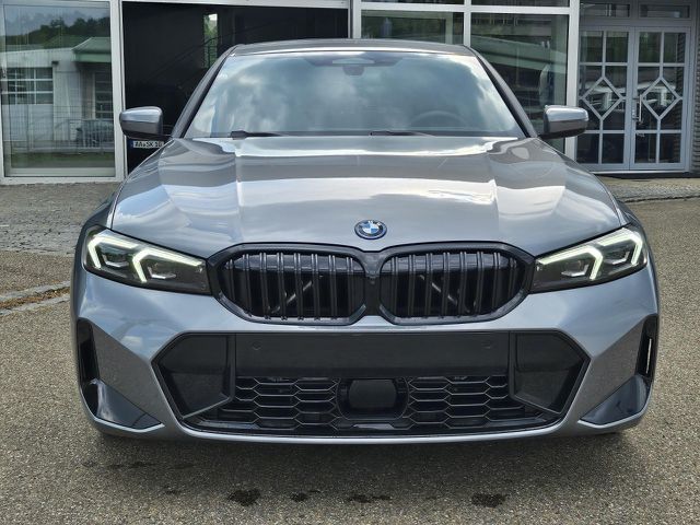 BMW 330 e xDr Lim.M Pro HUD ACC SuView Lenkh.AHK 19 Sportpaket Bluetooth Navi LED Vollleder Klima Standhz Ansicht 3 für Fahrzeugdetailseite