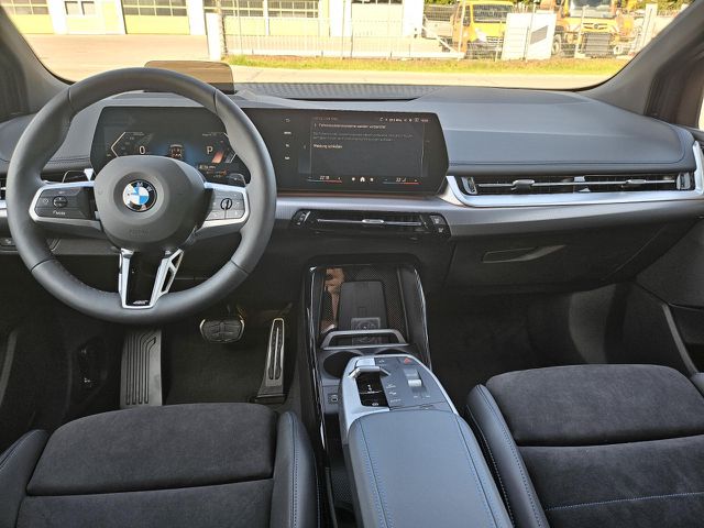 BMW 218 Active Tourer 218i AT. M Sport ACC HUD SurrView H/K Aktivs.AHK Sportpaket Bluetooth Navi LED Klima PDC el. Fenster Ansicht 11 für Fahrzeugdetailseite