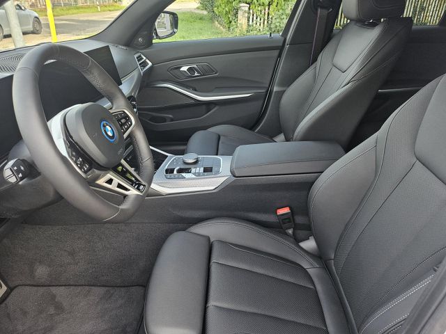 BMW 330 e xDr.T. M Pro HUD ACC SuView Ad-LED H/K AHK Sportpaket Bluetooth Navi Vollleder Klima Standhzg P Ansicht 13 für Fahrzeugdetailseite