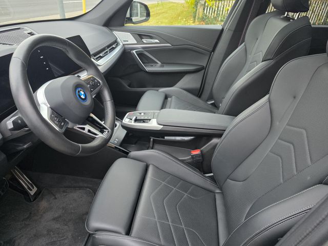 BMW iX1 x30 M Sport Pro HUD ACC PanoD.SuView.AHK 20 Sportpaket Bluetooth Navi LED Vollleder Klima Standh Ansicht 11 für Fahrzeugdetailseite